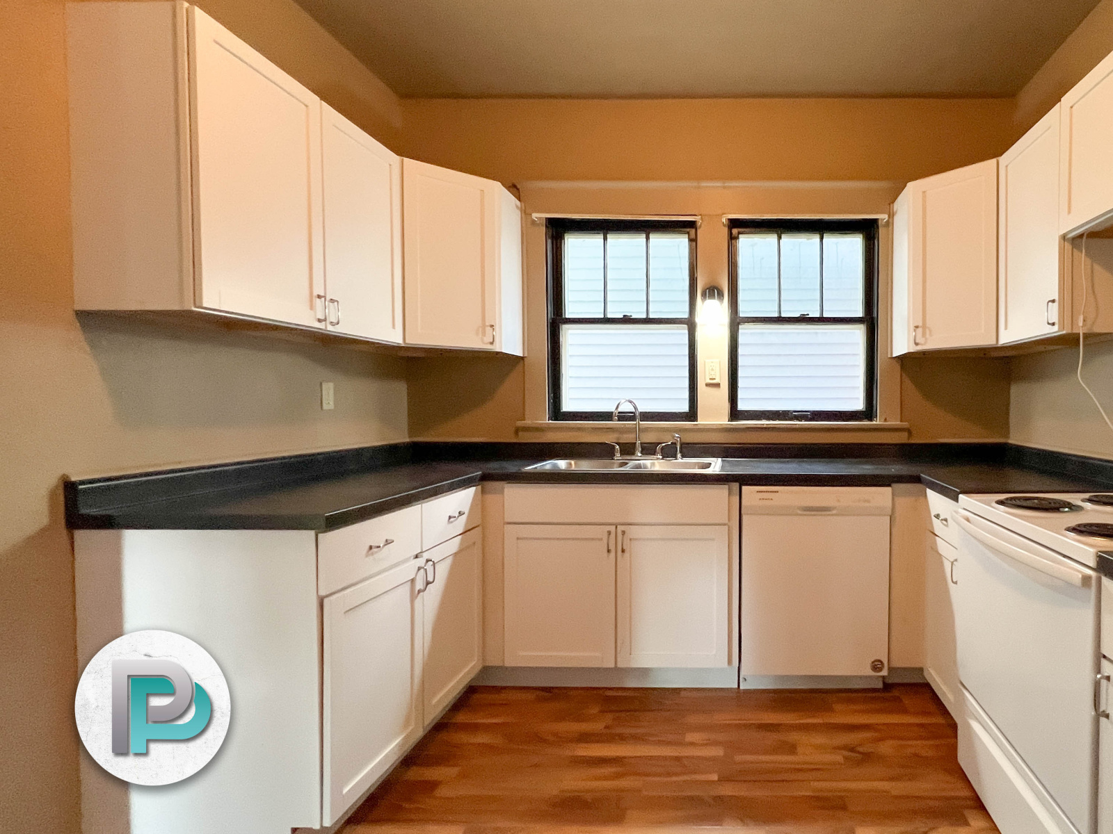 27 6th St NW, Mason City, Iowa 50401, 3 Bedrooms Bedrooms, ,1.5 BathroomsBathrooms,Duplex,For Rent,6th St NW,1253