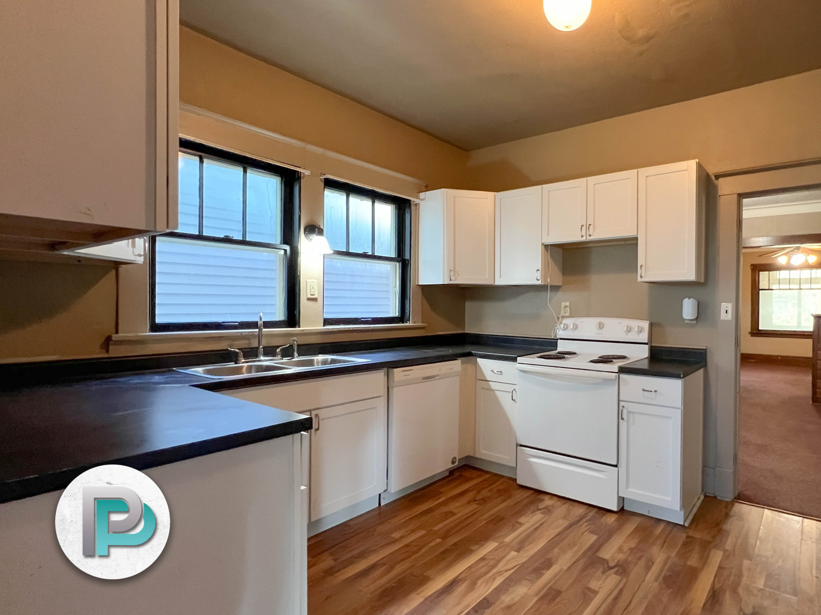 27 6th St NW, Mason City, Iowa 50401, 3 Bedrooms Bedrooms, ,1.5 BathroomsBathrooms,Duplex,For Rent,6th St NW,1253
