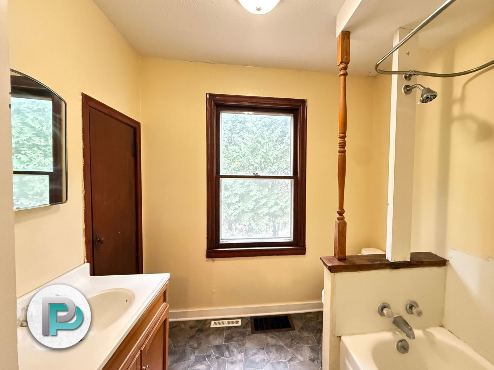 623 S Pierce Ave, Mason City, Iowa 50401, 1 Bedroom Bedrooms, ,1 BathroomBathrooms,House,For Rent,S Pierce Ave,1306