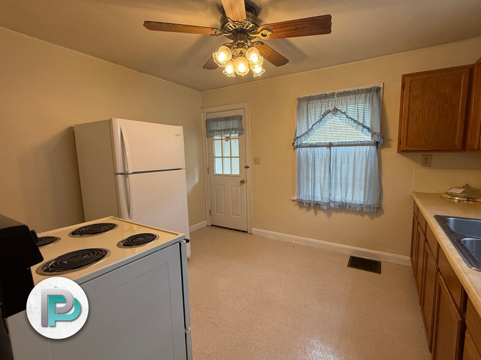 1220 N Adams Ave, Mason City, Iowa 50401, 2 Bedrooms Bedrooms, ,1 BathroomBathrooms,Duplex,For Rent,N Adams Ave,1362