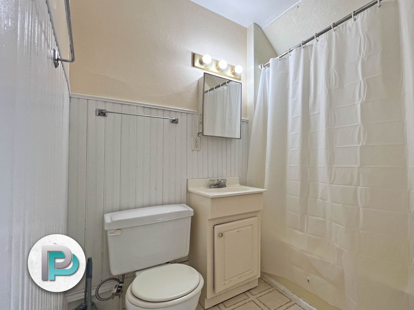 5 N Jefferson Ave, Mason City, Iowa 50401, 2 Bedrooms Bedrooms, ,1 BathroomBathrooms,Duplex,For Rent,N Jefferson Ave,1372 5 N Jefferson Ave, Mason City, Iowa 50401, 2 Bedrooms Bedrooms, ,1 BathroomBathrooms,Duplex,For Rent,N Jefferson Ave,1372