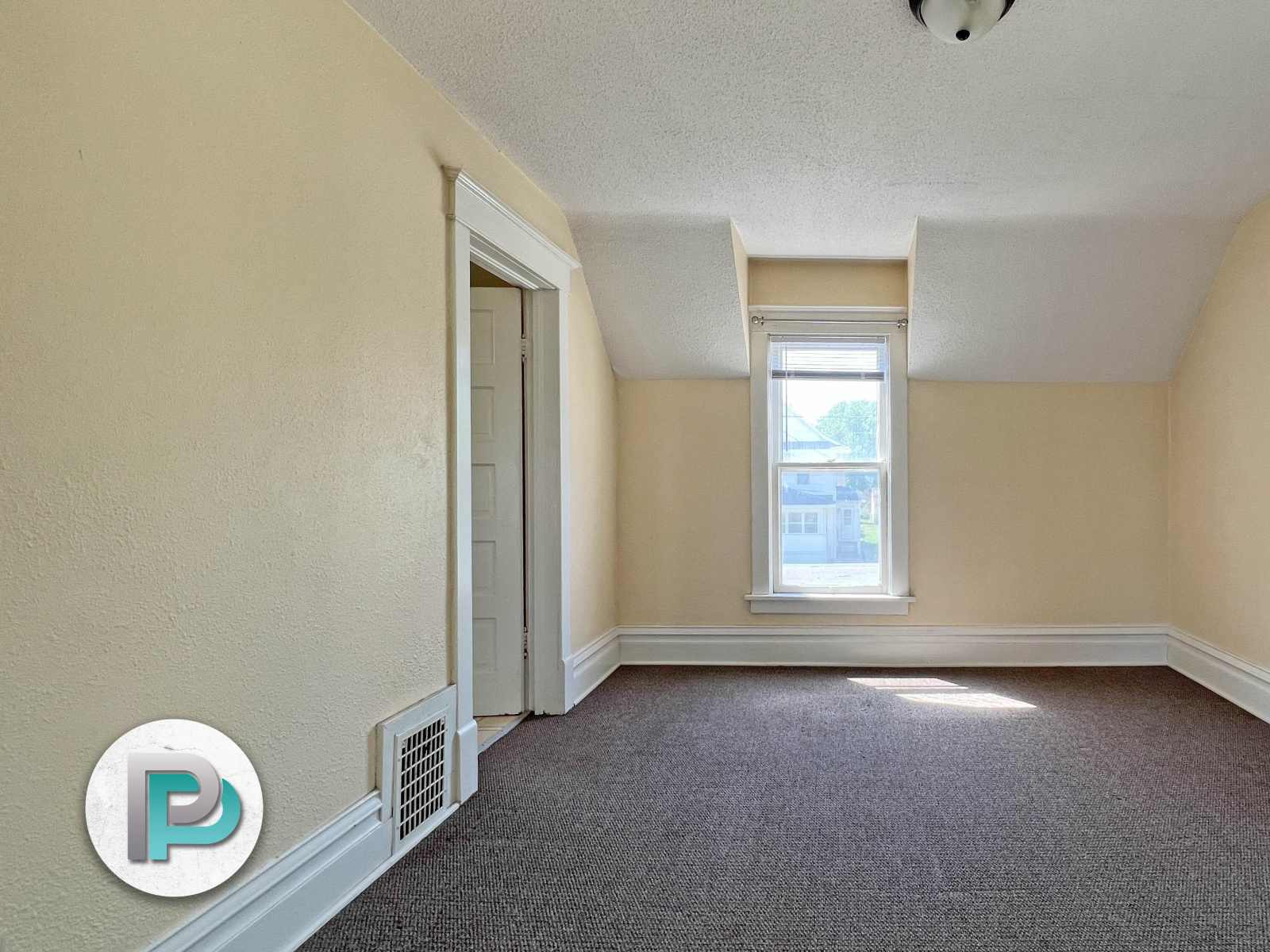 5 N Jefferson Ave, Mason City, Iowa 50401, 2 Bedrooms Bedrooms, ,1 BathroomBathrooms,Duplex,For Rent,N Jefferson Ave,1372 5 N Jefferson Ave, Mason City, Iowa 50401, 2 Bedrooms Bedrooms, ,1 BathroomBathrooms,Duplex,For Rent,N Jefferson Ave,1372