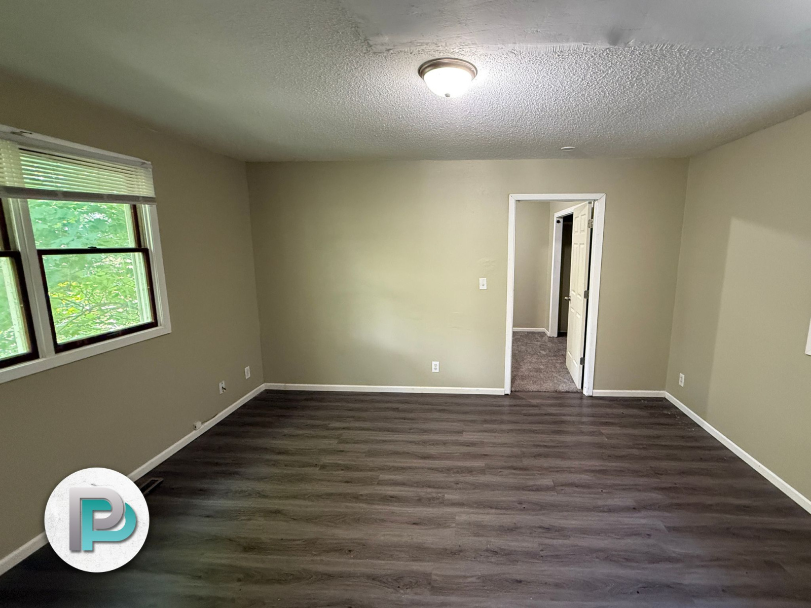534 E State St, Mason City, Iowa 50401, 1 Bedroom Bedrooms, ,1 BathroomBathrooms,Apartment,For Rent,E State St ,1380