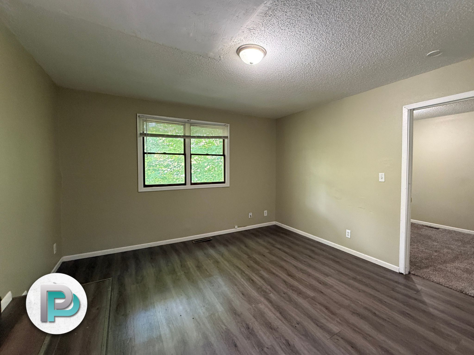 534 E State St, Mason City, Iowa 50401, 1 Bedroom Bedrooms, ,1 BathroomBathrooms,Apartment,For Rent,E State St ,1380