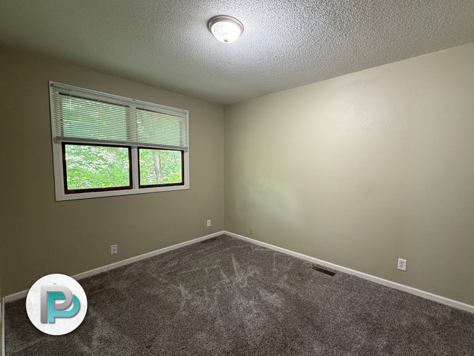 534 E State St, Mason City, Iowa 50401, 1 Bedroom Bedrooms, ,1 BathroomBathrooms,Apartment,For Rent,E State St ,1380