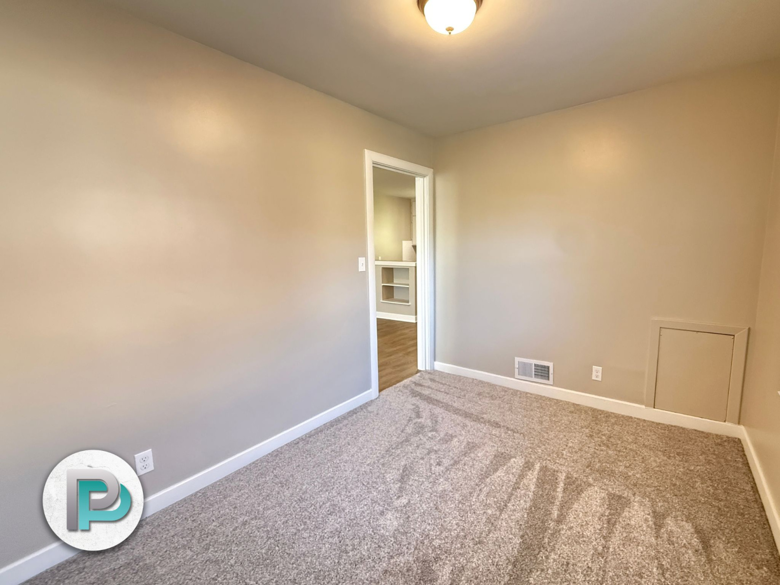 8 1/2 Rock Glen, Mason City, Iowa 50401, 1 Bedroom Bedrooms, ,1 BathroomBathrooms,Apartment,For Rent,Rock Glen,1390