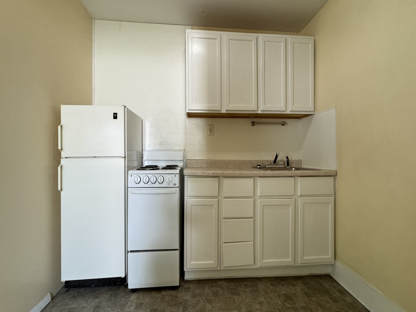 326 #8 3rd St SW, Mason City, Iowa 50401, ,1 BathroomBathrooms,Apartment,For Rent,3rd St SW,1065